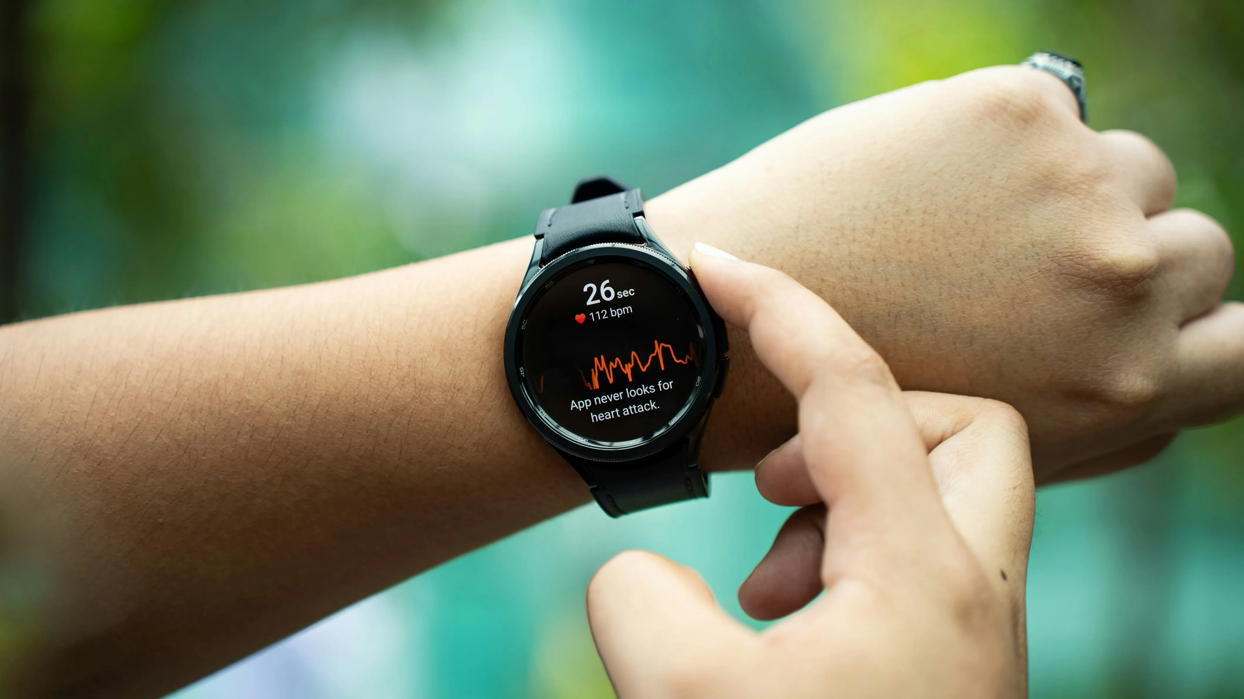 Montre de sport connectée portée au poignet